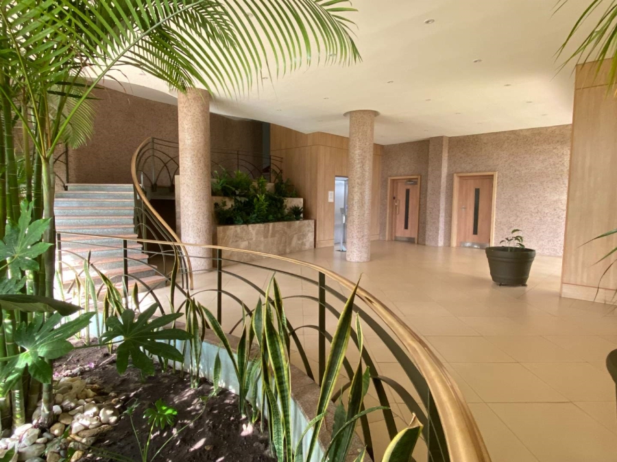 1 Bedroom Property for Sale in Sea Point Western Cape